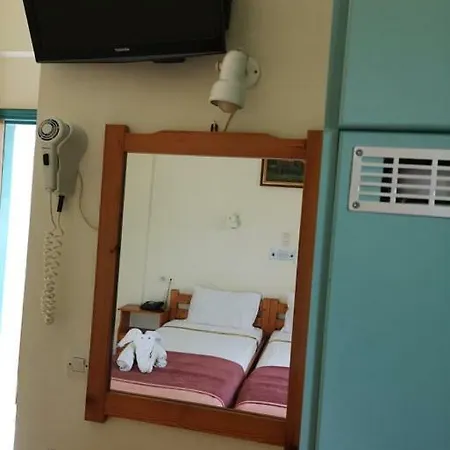 Tsapakis Hotel *